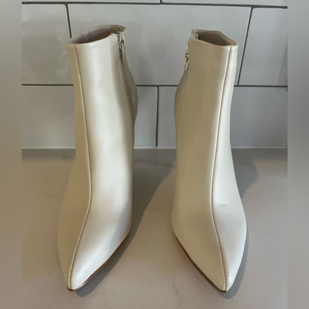 NEW BCBGeneration Cream Heel Boots Women’s Size 8